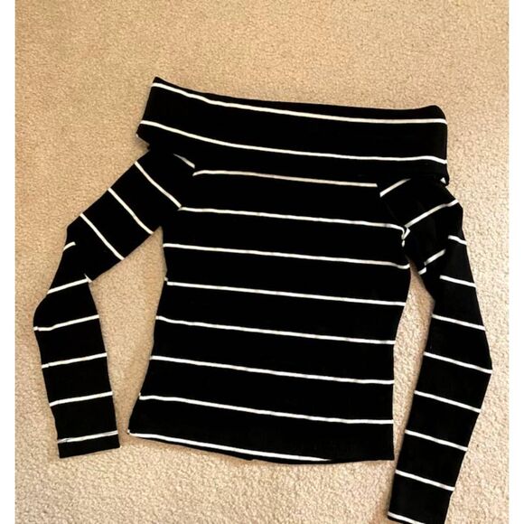NWOT Zara Off Shoulders Sweater Small - Picture 1 of 3